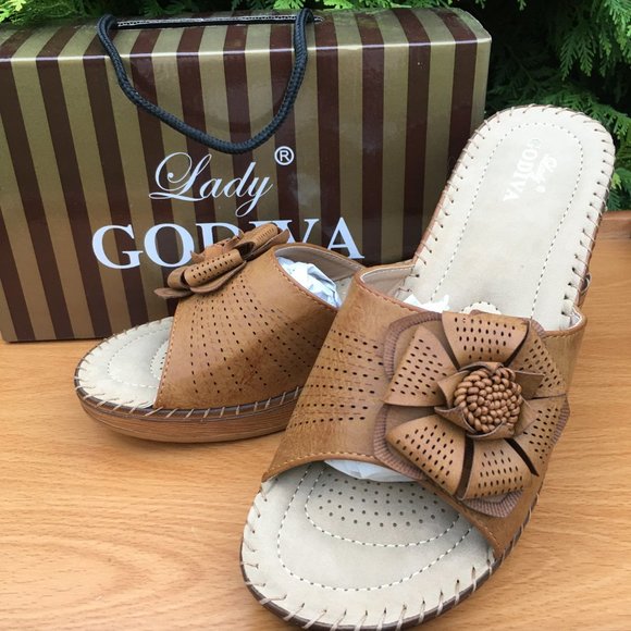 COPY - Lady Godiva Brown/Tan Flower Sandals Wedges, sz 10 - Picture 8 of 10